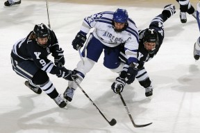 开云入口-博卡在逼抢下频现传球失误，博卡vs竞技实时比分